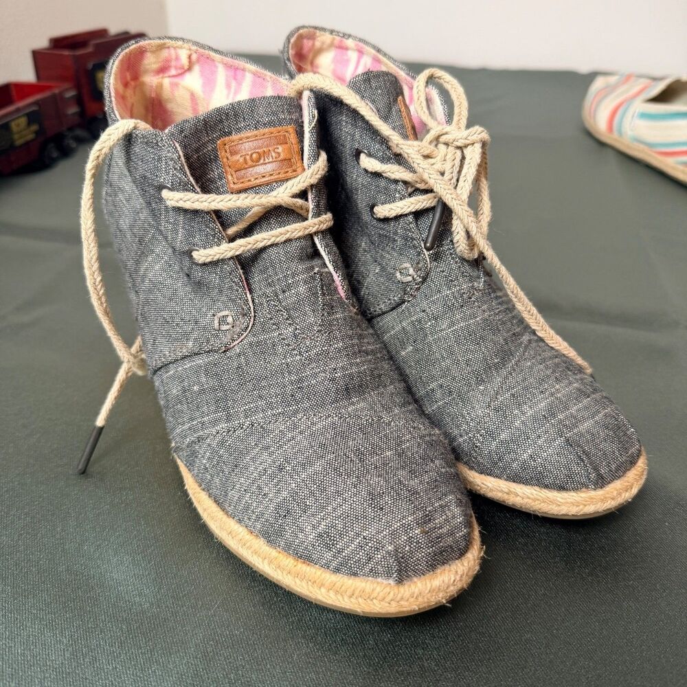 TOMS Desert Wedge Womens Size 7.5 Gray Ankle Booties Boots Espadrille boho